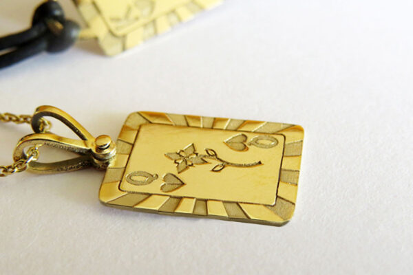 18k gold pendant