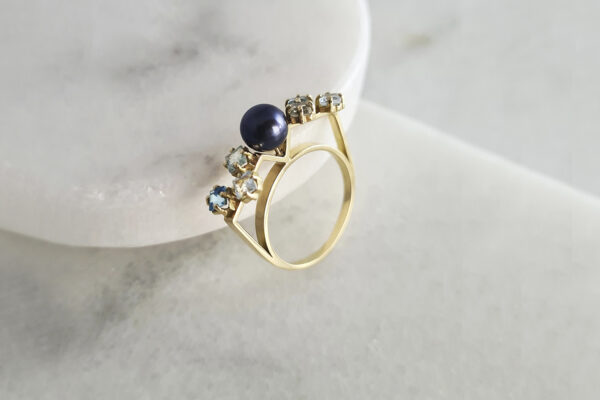 18k gold ring; Tahiti pearl, blue topaz & blue shaded tourmalines.