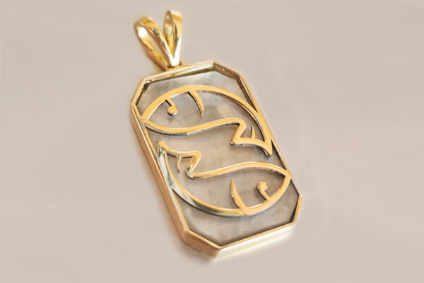 18k gold pendant, mother of pearl