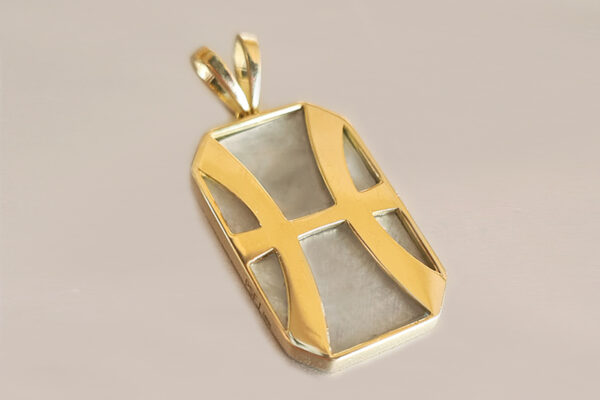 18k gold pendant, mother of pearl